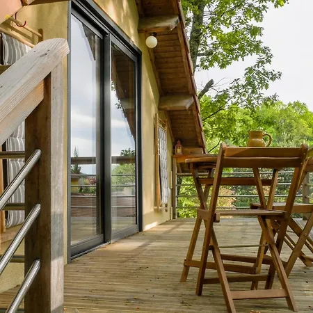 Holiday home Cosy Perche Dans Les Arbres Au Coeur Du Perigord Proche Sarlat Castels