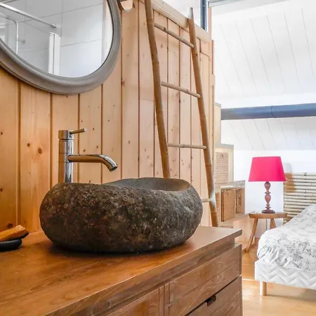 Holiday home Cosy Perche Dans Les Arbres Au Coeur Du Perigord Proche Sarlat